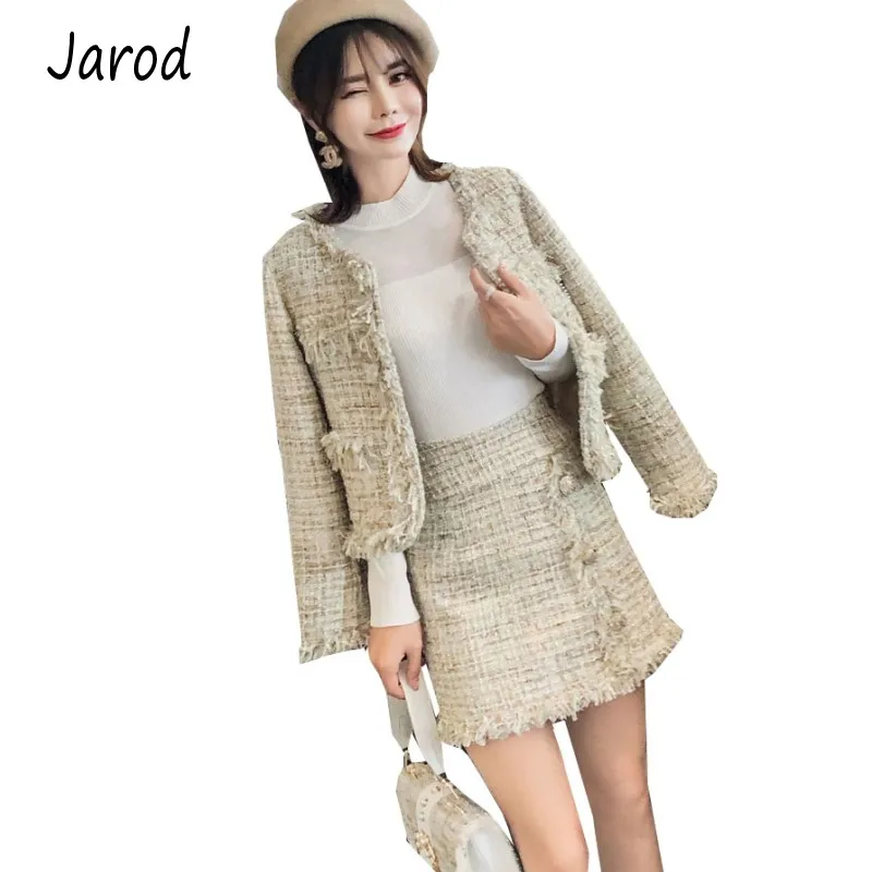 

Women 2 Piece Set Elegant Tweed Jacket and Gold Button Skirt Suit Set 2019 Winter Long Sleeve Fringed Tassel Woolen Jacket Set