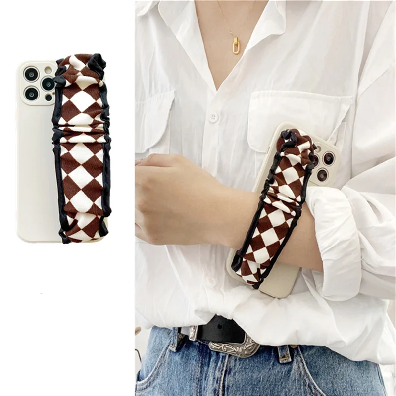 Luxury plaid leather wrist strap phone case For iphone 12 12Pro Max 13 Pro 11 11Pro X XR Xs max XR 7 8Plus Phone Holder cover