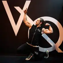 Летний спортивный жилет с капюшоном для занятий фитнесом, без рукавов, эластичный тренировочный жилет для здоровья и красоты, мужской жилет