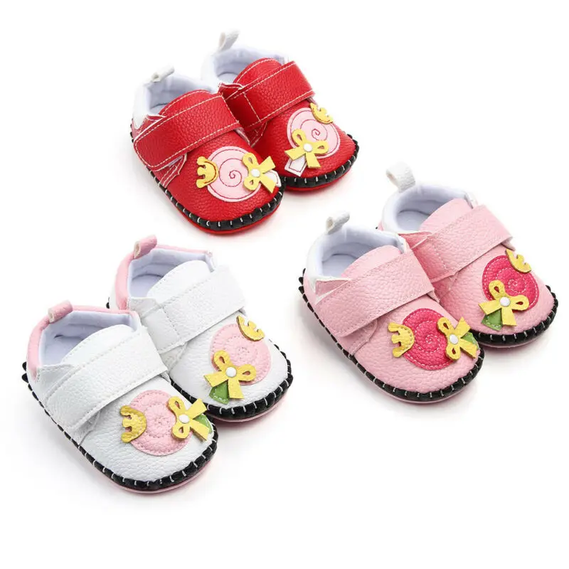 Новинка; брендовая повседневная обувь для малышей; обувь для мальчиков и девочек из искусственной кожи; обувь для кроватки; кроссовки на резиновой подошве; модная обувь с принтом;