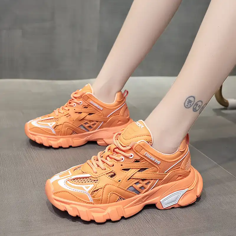 trending women's casual shoes