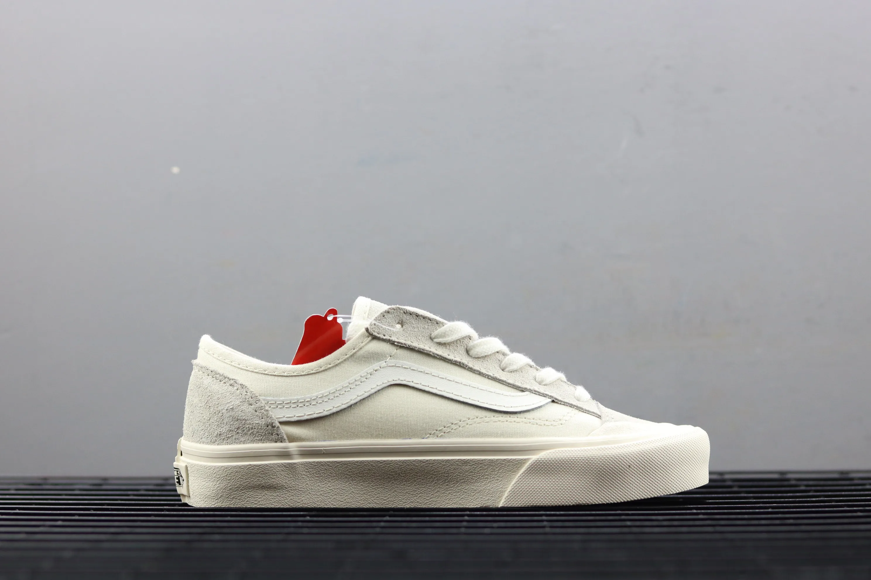 VANS STYLE 36 SF/Мужская и женская обувь; оригинальная Классическая парусиновая обувь в стиле ретро; белая повседневная обувь для катания на коньках; коллекция года; VNOA3MVLQC5