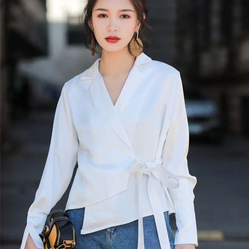 

Female Blouses Temperament blouse Spring New 2019 Autumn Silk Satin Tie White Long sleeved Loose Korean Version Women Tops 905G