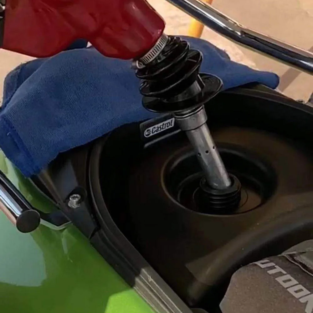 VESPA GTS FUEL TANK (2)