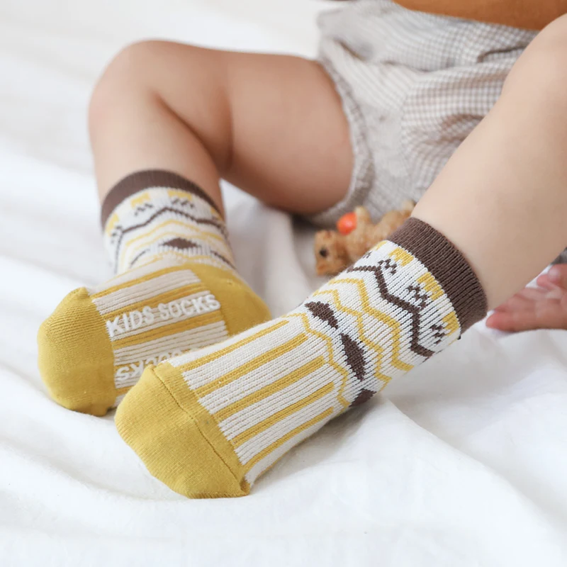 Зимние носки для мальчиков, теплые носки для малышей Детские носки до щиколотки Нескользящие хлопковые бесшовные осенние носки для маленьких девочек 3 пар/лот