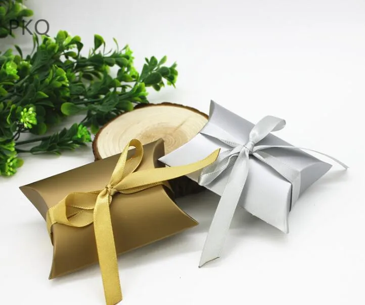 100pcs High Quality Small Paper Gift Box Packaging Sweet Candy Christmas Box Gold/Silver Color Paper Pillow Shape Wedding Box