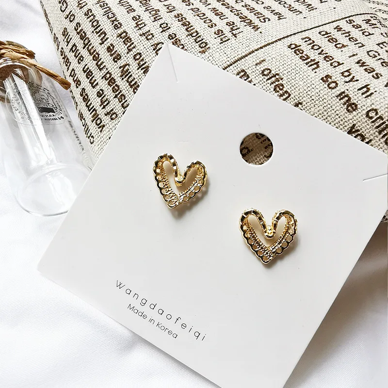 

Fashion Vintage Hollow Love Heart Stud Earrings for Women Girl Female Korean Small Earring Fashion Elegant Jewelry