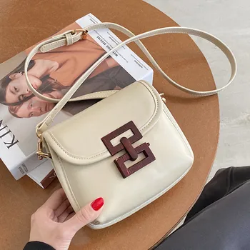 

Ladies niche design retro peach wood grain lock shoulder messenger bag student small square bag female bag 2020 new trendy girl