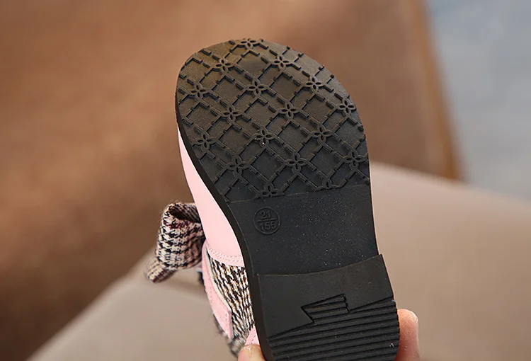 12470153446_1245930263