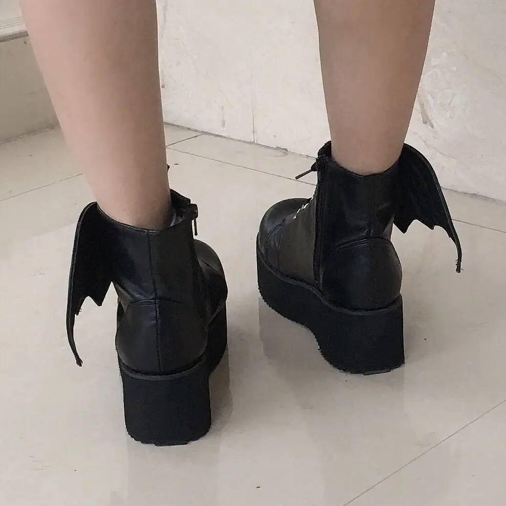 Милые Черные Вечерние туфли на высокой платформе из искусственной кожи в стиле Лолиты с крылышками; обувь на Хэллоуин; Мужская рубашка