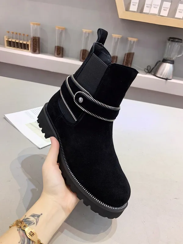 

Punk Martin Boots Women Brand Pointed Toe Leather Booties Studded Thick Low Heels Chelsea Ankle Botas Plush Shoes Winter