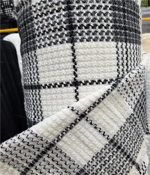 Тканевая ткань молочно-белого цвета с черной большой проверкой, цена на 1 метр 59"