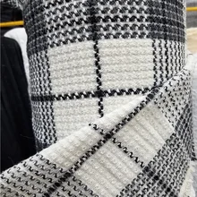 Тканевая ткань молочно-белого цвета с черной большой проверкой, цена на 1 метр 59"