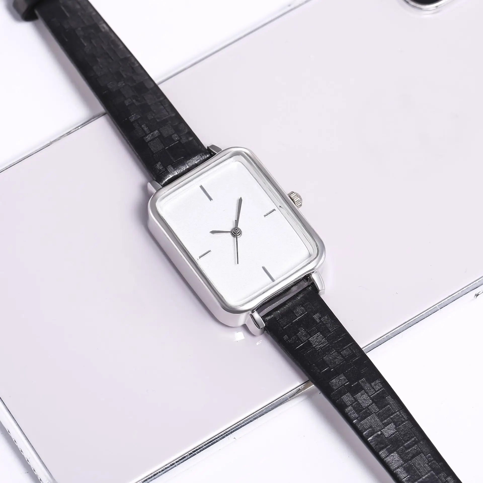 Роскошные простые дизайнерские женские повседневные часы кварцевые наручные