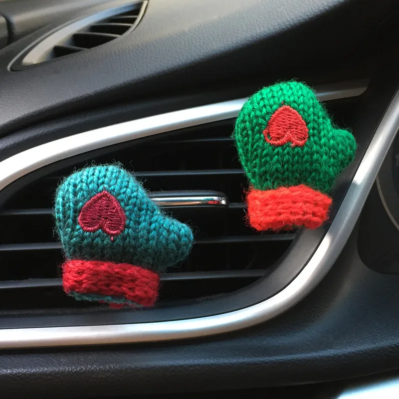 варежка из микрофибры. варежка на машине. перчатка для уборки пыли. рукавица для полировки автомобиля. варежка микрофибра для автомобиля.