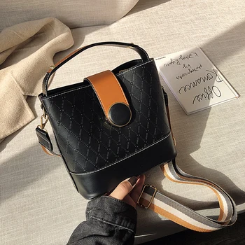 

New bag female 2019 new fashion portable female bag shoulder bag simple temperament bucket bag embossed Messenger bag