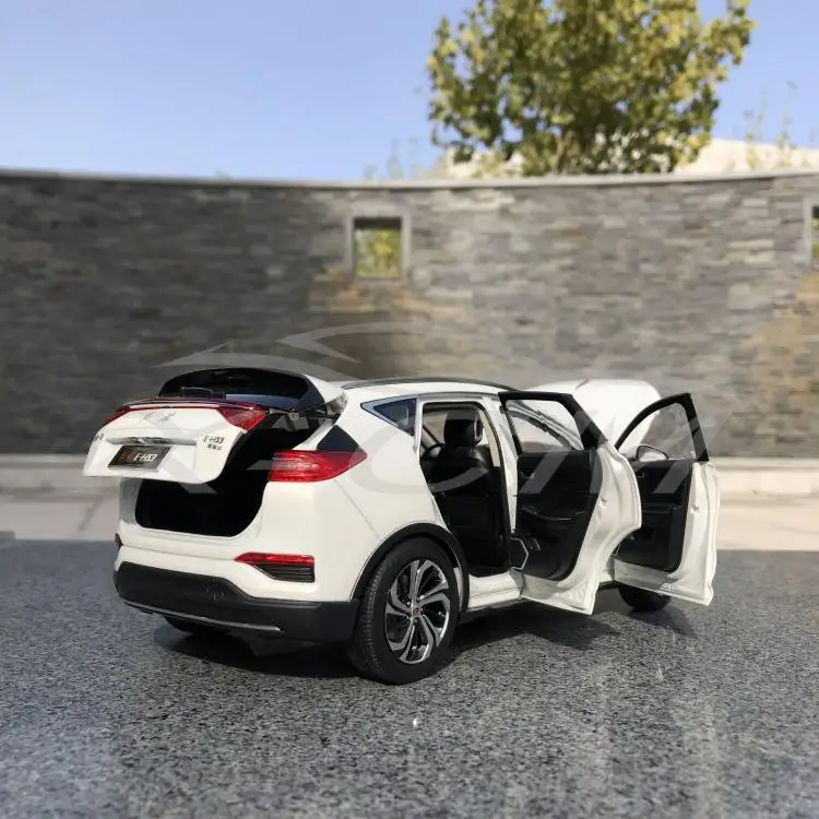 Литая под давлением модель автомобиля век Дракон Hongqi E-HS3 SUV 1:18(белый)+ маленький подарок