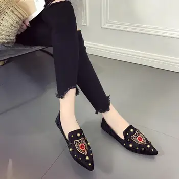 

Embroidery Flat Shoes Women Fashion Rivet Soft Suede Shoes Pointed Toe Slip-on Female Casual Single Shoes zapatos mujer