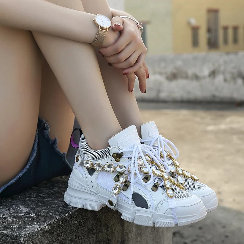 Обувь со стразами; женские кроссовки на платформе; zapatos de mujer; модные брендовые женские белые кроссовки со стразами на толстой подошве; кроссовки для папы