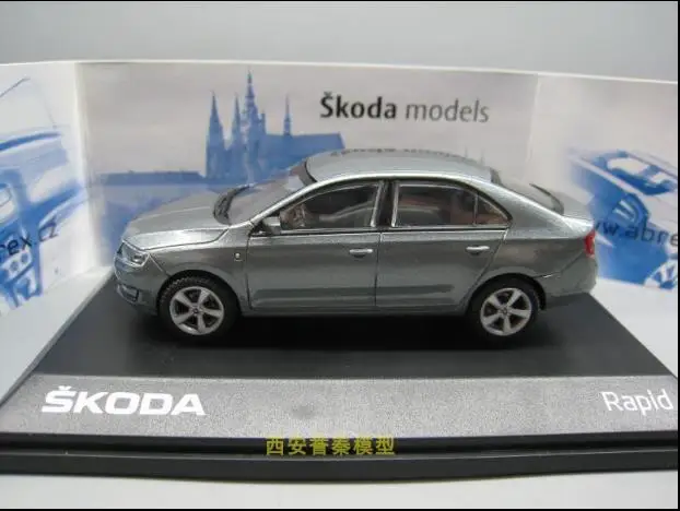 Модель автомобиля SKODA RAPLD высокой имитации 1:43 из сплава раздвижные детские