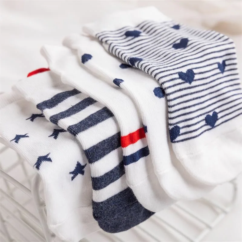 5 пар, Новое поступление, женские хлопковые короткие носки, всесезонные модные идеальные нейтральные носки с красным сердцем