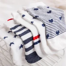 5 пар, Новое поступление, женские хлопковые короткие носки, всесезонные модные идеальные нейтральные носки с красным сердцем