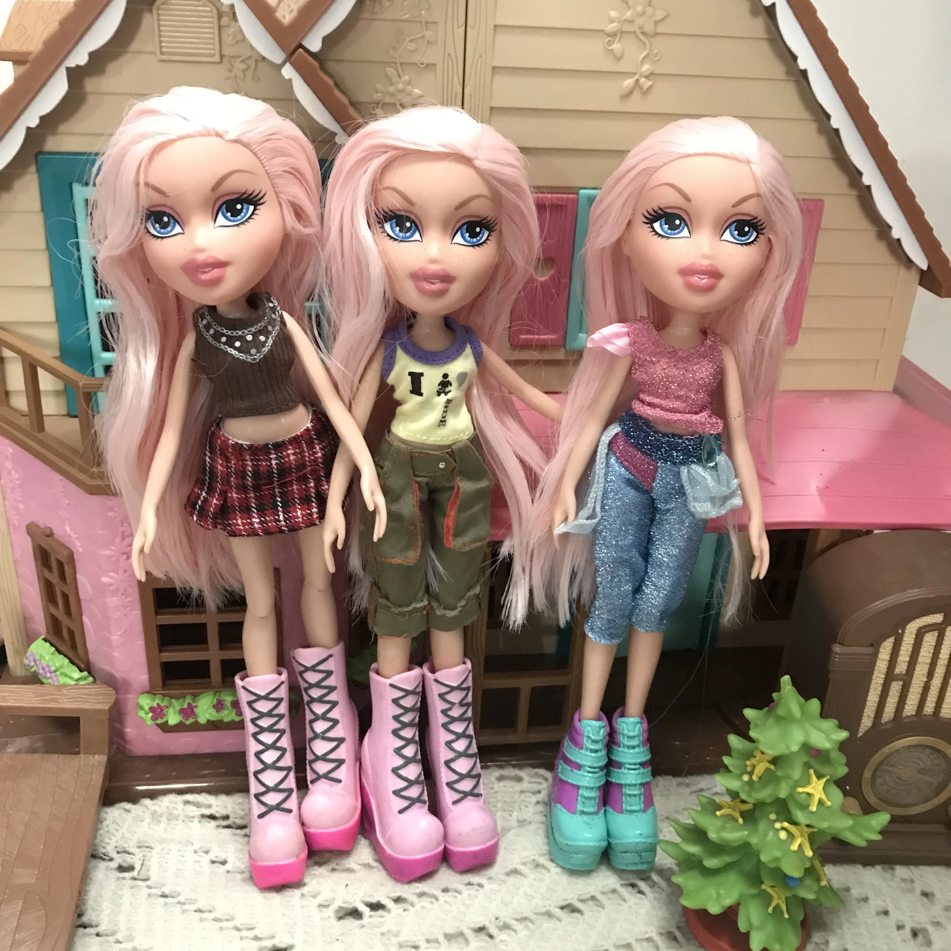 Figura de acción de moda original muñeca Bratz pelo rosa y hermosa ropa  vestir muñeca mejor regalo para niño - AliExpress Juguetes y pasatiempos