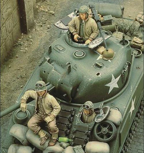 Разобранный 1/35 Экипаж американского Шермана (без машины только 3 человека)