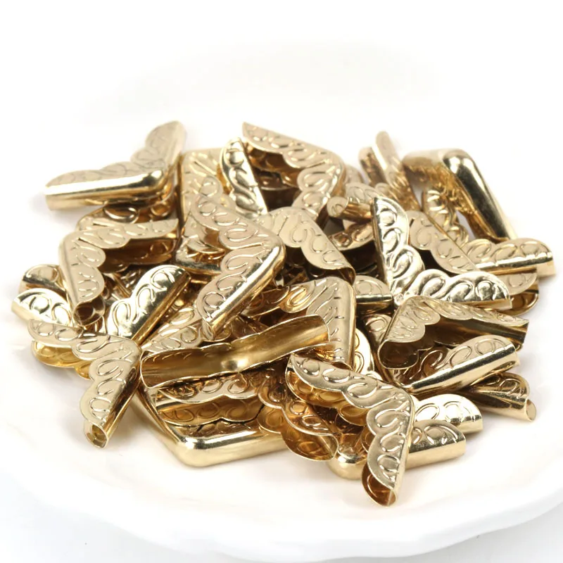 Рисунок 6 - Металлические уголки для книг