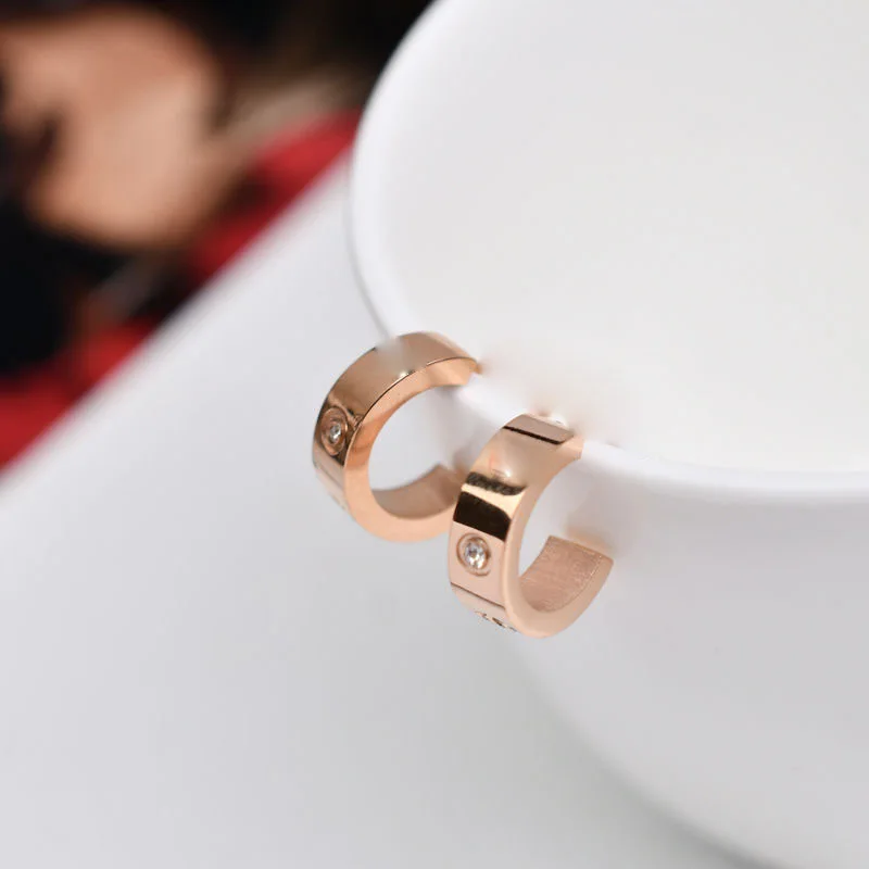 Alta Qualità Classique Mignon Setrie Amoureux Boucles D'Oreilles Mignonnes Pour Les Femmes. Boucles D'Oreilles En Acier Inossirabile
