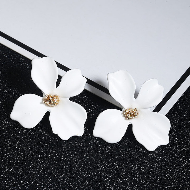 Cute Small Daisy Flowers Stud Earrings For Women Korean Sweet crystal Flower Earring Girls Fashion Elegant Jewelry