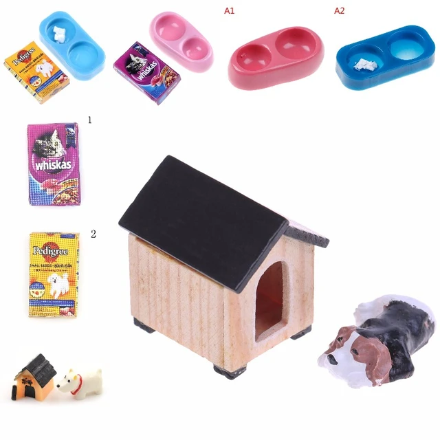 Miniature Dog House with Dog Bowl & Dog Food 1:12 Scale Dollhouse Furniture  Accessories Wooden Pet House Set Garden Scene Decoration Ornaments (Red)