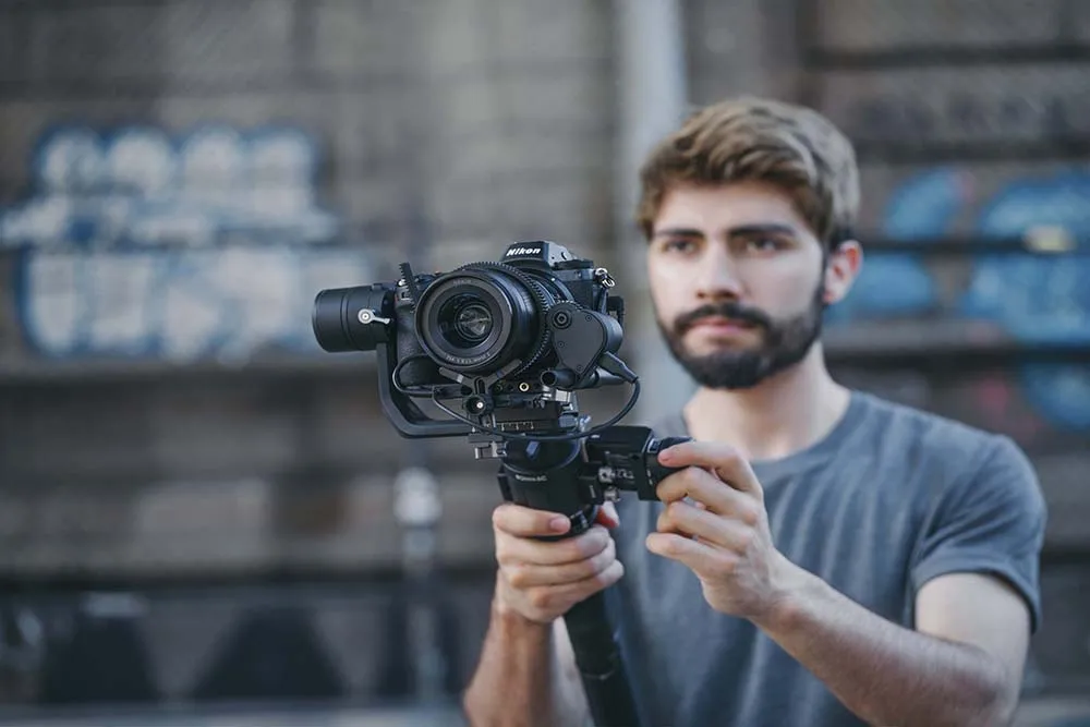 Двигатель DJI Ronin SC Focus используется с колесом Ronin-SC Focus для управления фокусом камеры