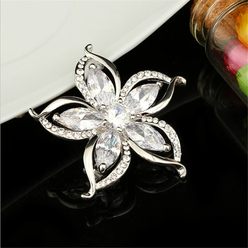 Fashion women's Suits Accessories Sunflower Pattern Brooch Shining Sunlight Jewelry Zircon Pin New Year Gift
