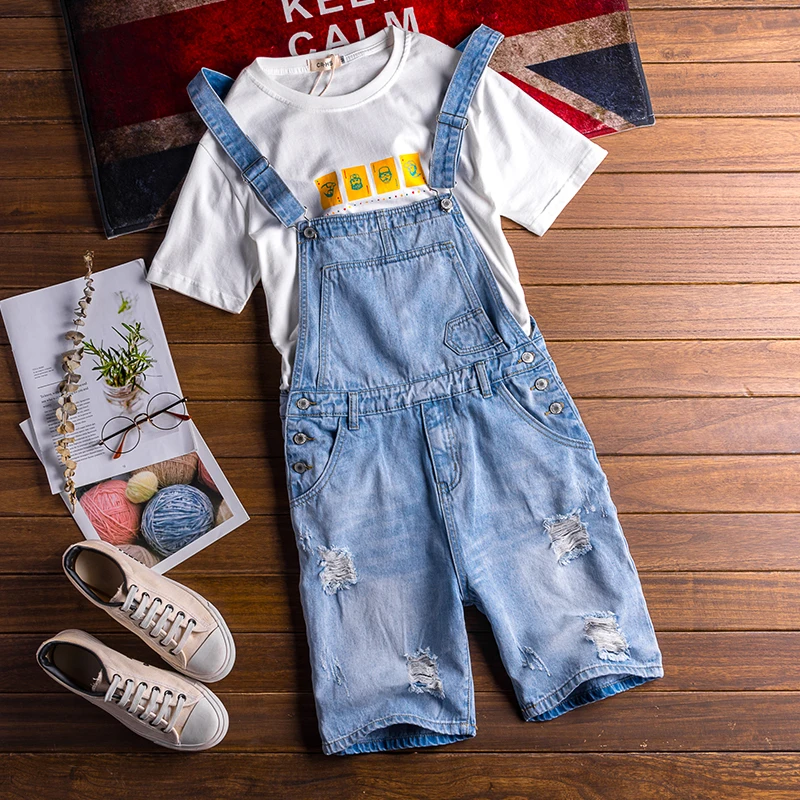 Джинсовый комбинезон шорты комбинезоны светло голубой с дырками для