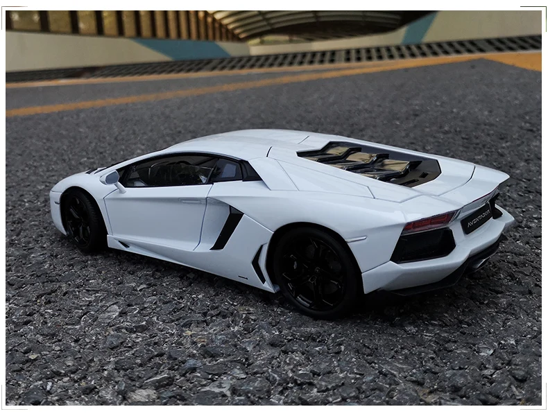 Welly 1/18 1:18 Lamborghini Aventador LP700 LP700-4 спортивный гоночный автомобиль литье под давлением модель игрушки на день рождения для детей мальчиков и девочек