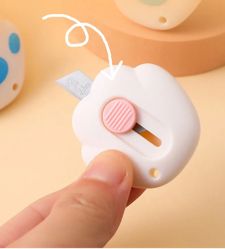 1-teiliges Kawaii Mini Pocket Cat Paw Art Allzweckmesser Express Box Messer Papierschneider Handwerk Verpackung nachfüllbare Klinge Briefpapier – Detail 4