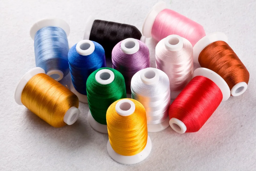40 colori 500 metri Babylock Pfaff Janome Husqvarna Bernina Simthread Filo da ricamo di poliestere per macchine da cucire Brother Singer 40 colori 500 metri Babylock Pfaff Janome Husqvarna Bernina Simthread Filo da ricamo di poliestere per macchine da cucire Brother Singer