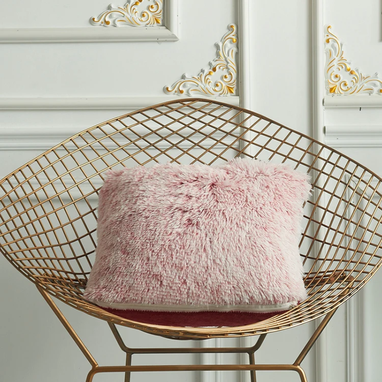 Housse de coussin cocooning en fausse fourrure