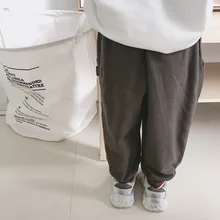 Новинка года; сезон весна; детские шаровары в Корейском стиле для девочек; повседневные брюки свободного кроя с рисунком из мультфильма брюки для мальчиков