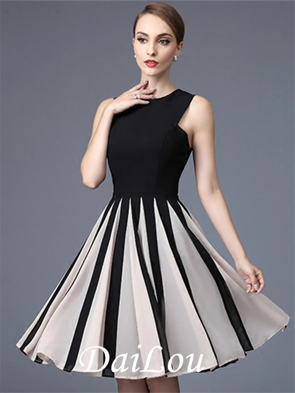 

A-Line Jewel Neck Sleeveless Button Knee-Length Chiffon Cocktail Dress 2021