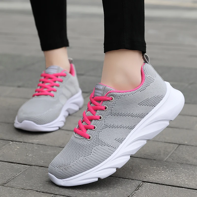 Женские спортивные кроссовки дышащие сетчатые женские на шнуровке Нескользящие