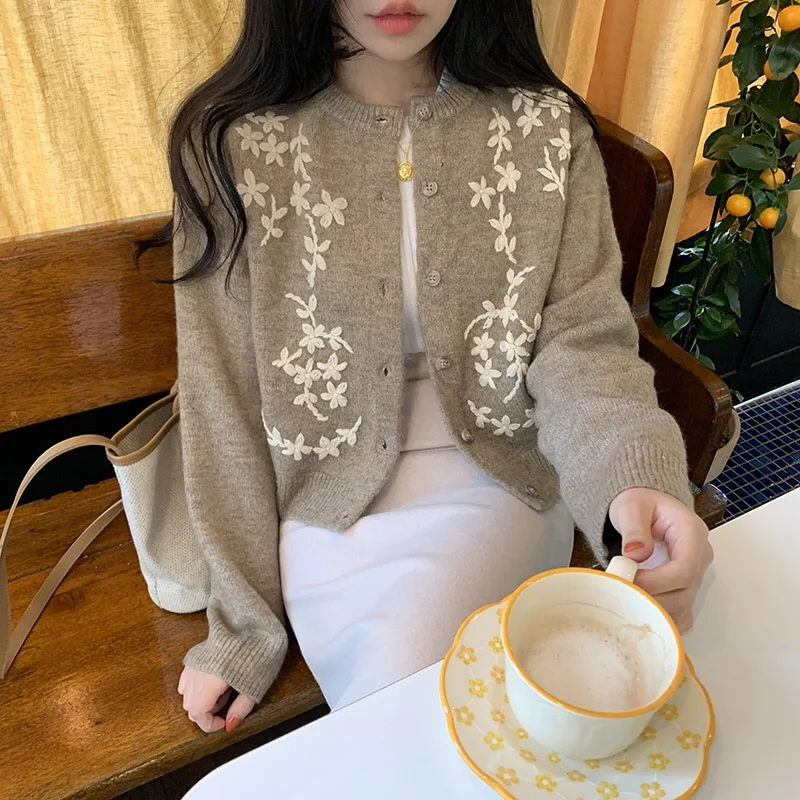 

New Autumn Winter Vintage Knitted Cardigan Women Flower Embroidery Casual Loose Single Breasted O-neck Sweater Korean Chic