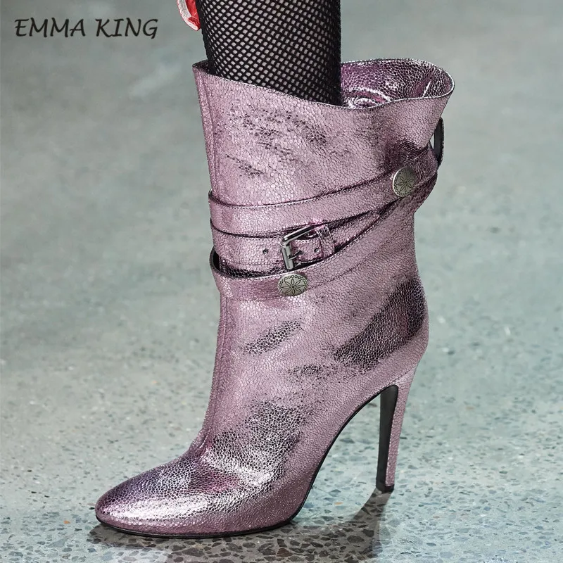 Emma king/неоновые и зеленые сапоги до середины голени на шпильке с круглым носком и принтом в виде граффити в стиле рок; Цвет: золотистый, серебристый