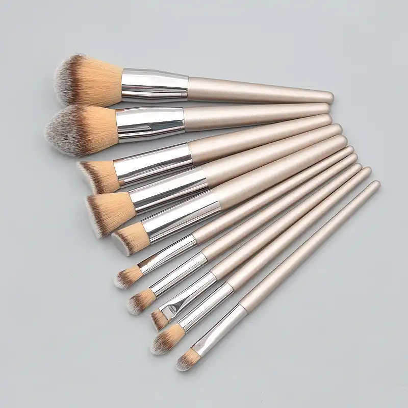 Private label cosmetic brushes