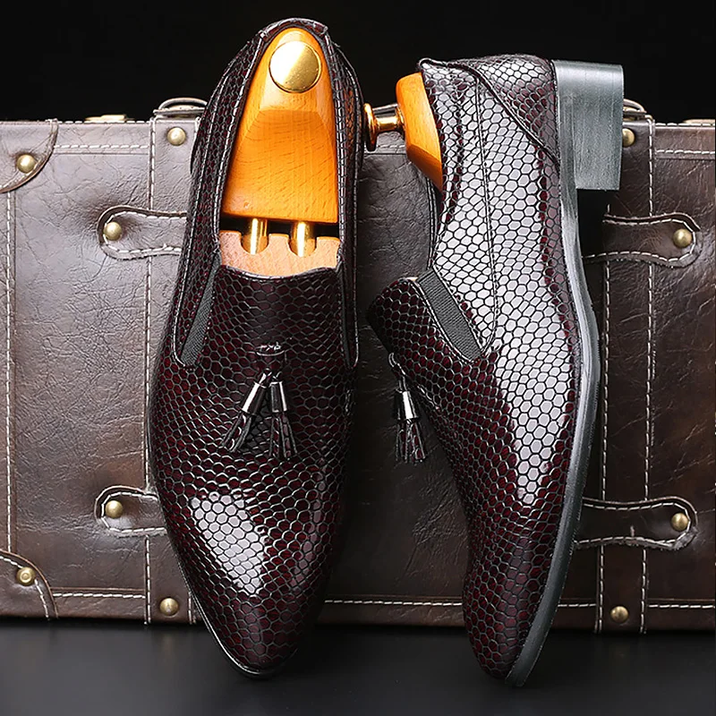 Men's shoes Casual shoes men leather Snake print Tassels Loafers Social shoes Luxury brand Sturdy sole Comfortable Men's shoes Casual shoes men leather Snake print Tassels Loafers Social shoes Luxury brand Sturdy sole Comfortable