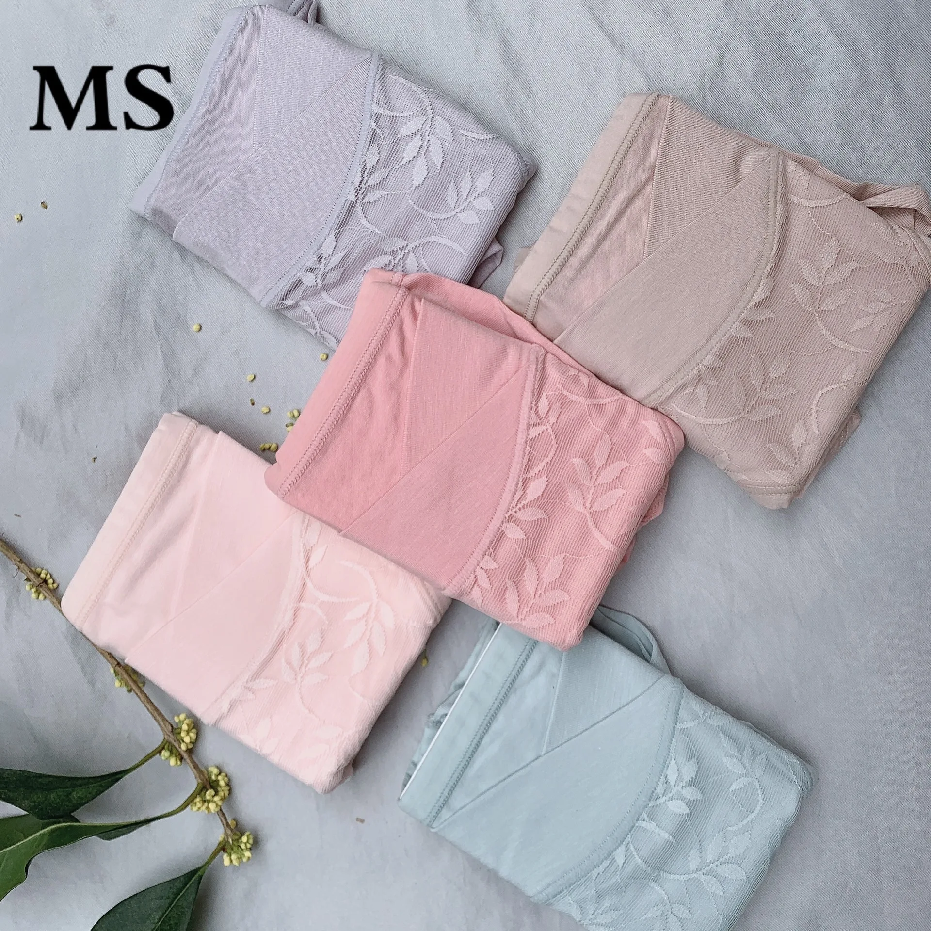 

MS Pregnant women cotton U-shaped pregnant women mother underwear low waist large size underwear a box of two colors random hair