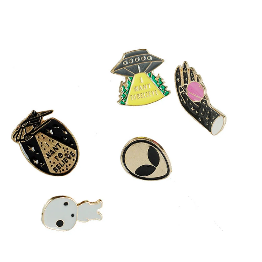 

Cartoon UFO Hand Alien baby Planet Brooch Pin Metal Enamel Pins Button Backpack Clothes Collar Pin Badge Icon Gift For Kids
