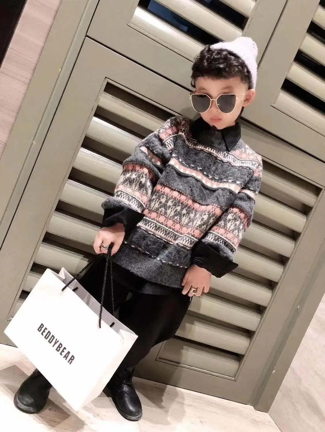 

2019 autumn and winter new boy fashion retro sweater round neck handsome wild sweater