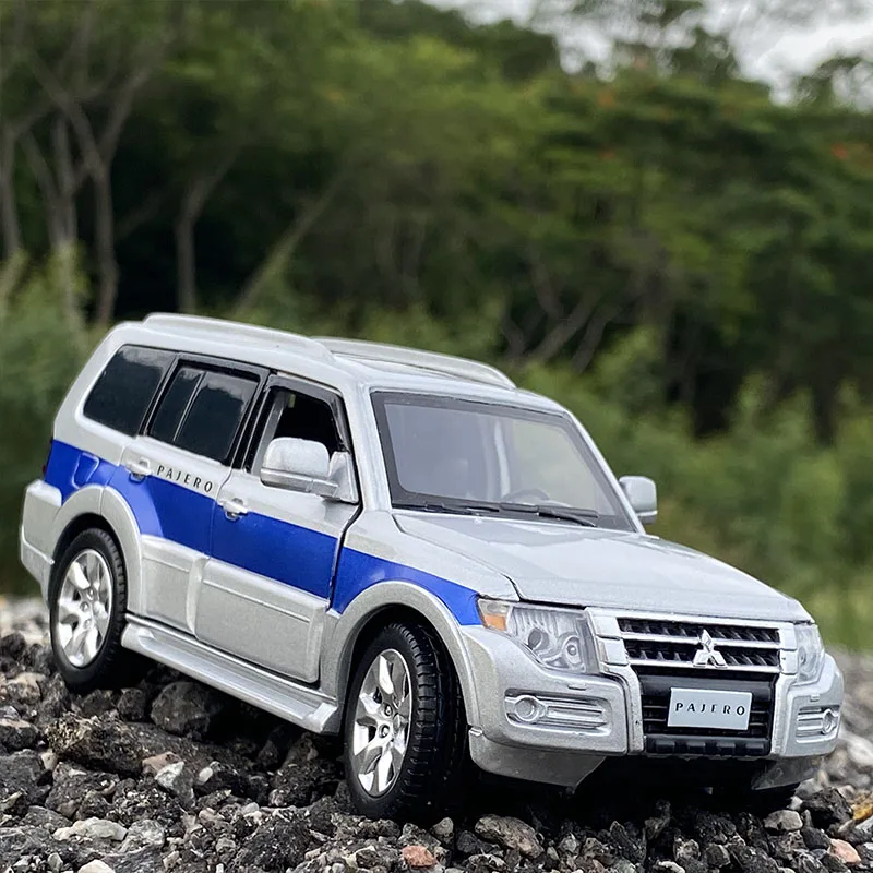 1:32 Mitsubishis PAJERO SUV Alloy Car Model Diecasts Metal Toy Off-road Vehicles Car Model Collectible Simulation Childrens Gift 4